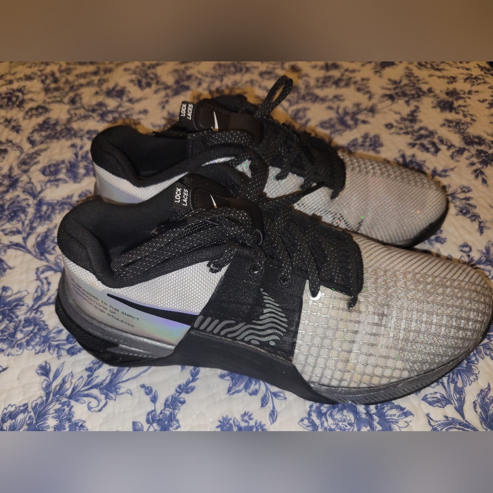 Beautiful women's Metcon Hyperlifts